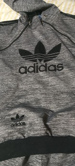 Vând trening Adidas originale