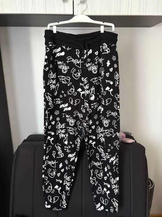 Pantaloni de trening cu model