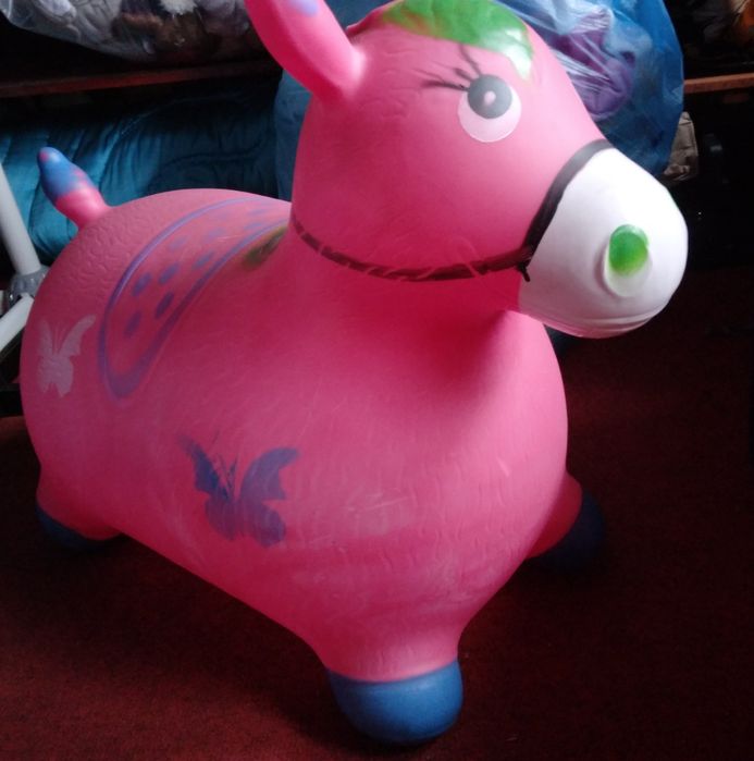 Vând jucarii, căluț, văcuța, scoică auto,cort