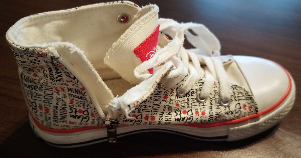 Bascheți fete, marca Disney, mărimea 34.