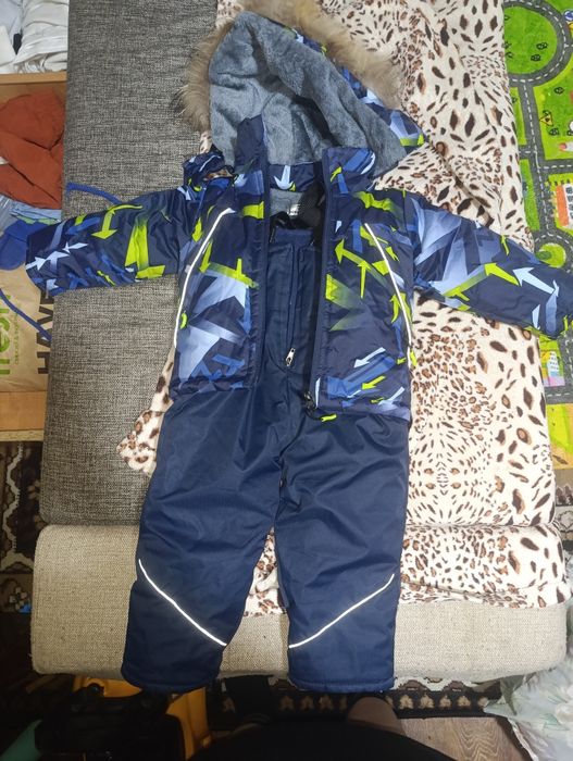 Продам зимний костюм на мальчика на год- полтора