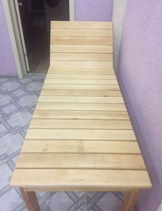 Продаётся кушетка деревянная