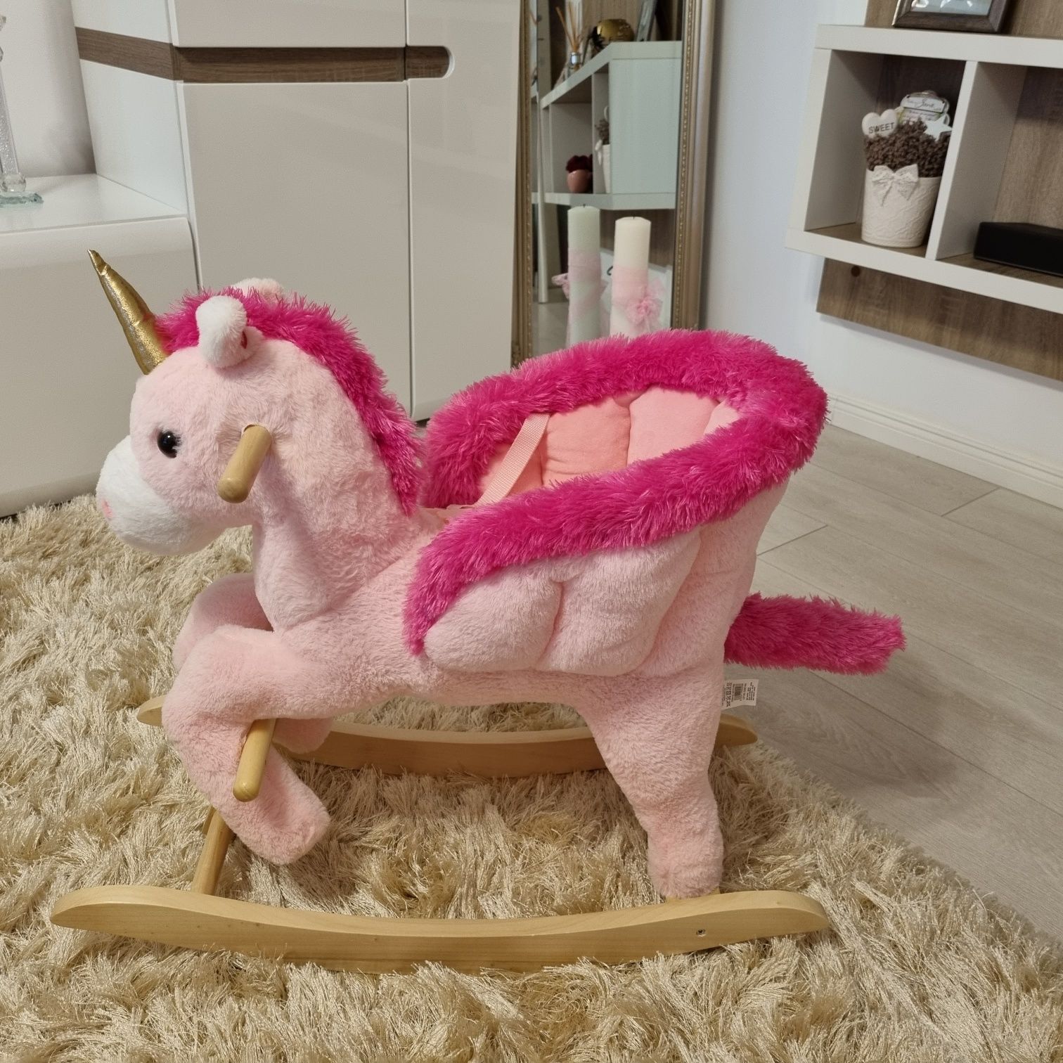 Vând balansoar unicorn aproape nou