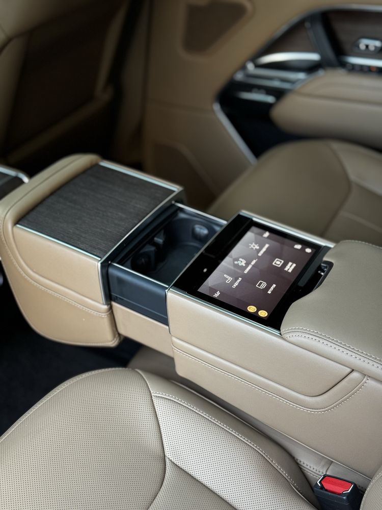 Range Rover LWB P530 Autobiography