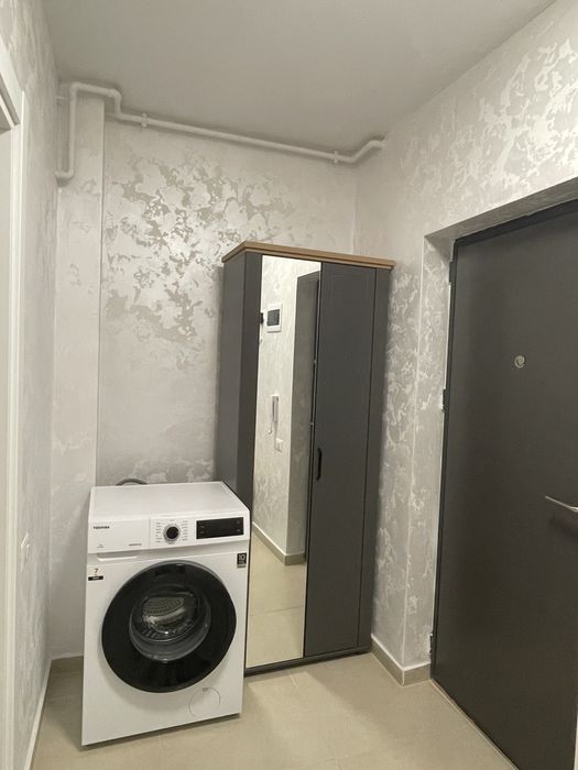 Garsoniera de inchiriat, proprietar