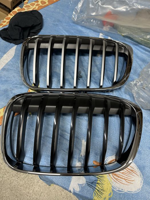 Grilă stânga bară față bmw x1.f48.cod:7354823.