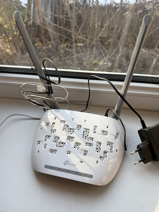 Продаю роутер новый почти месяц пользовались 10000 тыс тенге ………………….,