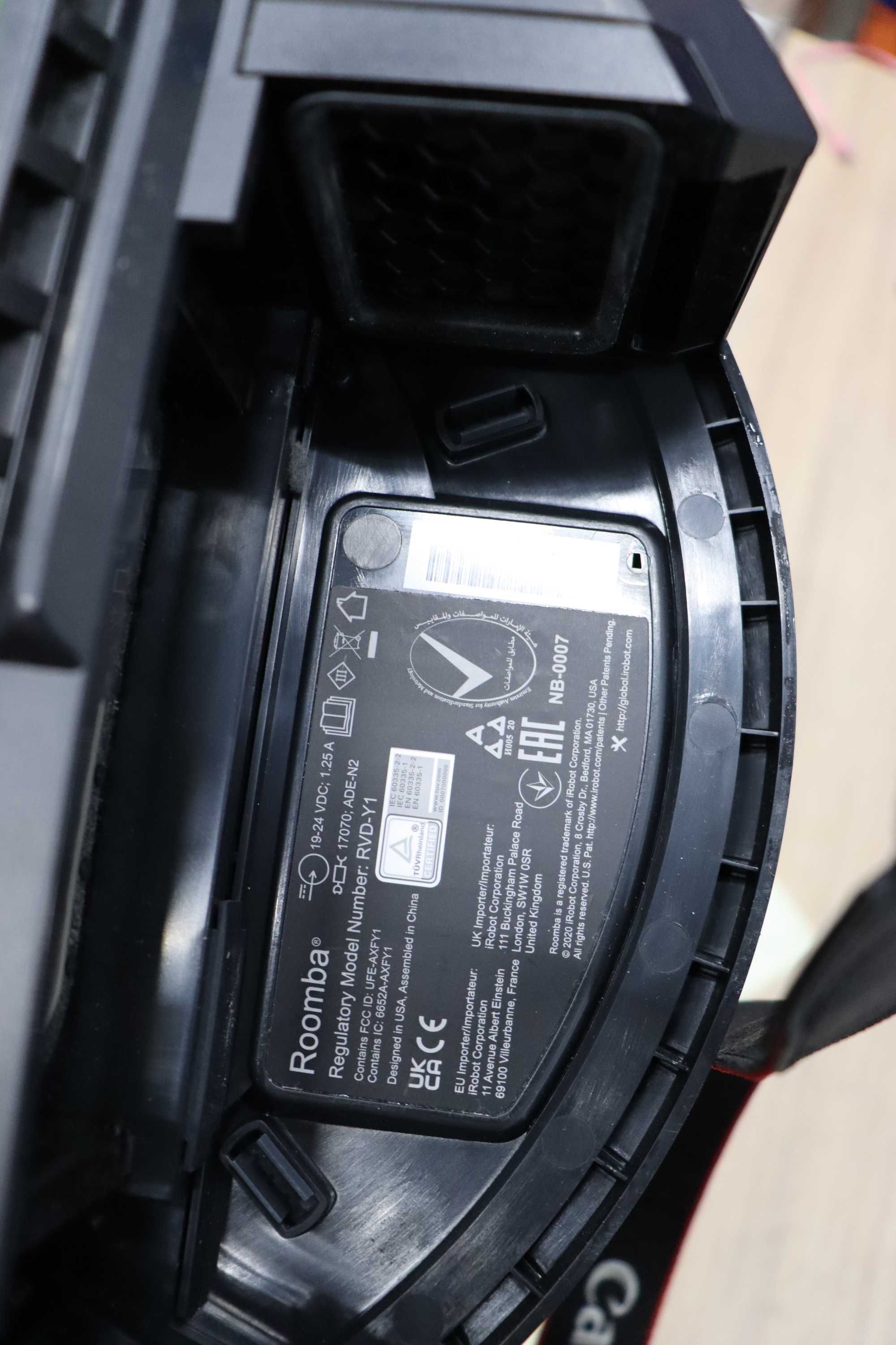 Робот прахосмукачка със самопочистваща станция iRobot Roomba i3+ i3554