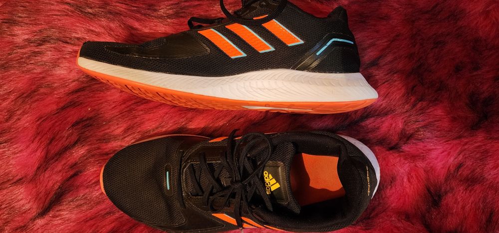 Кроссовки мужские 42 рр Adidas оригинал состояние отличное