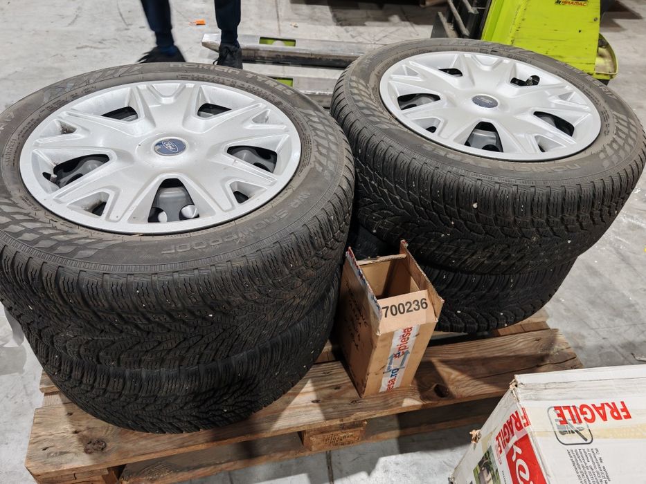 Roti iarna complete Ford Kuga cu piulițe