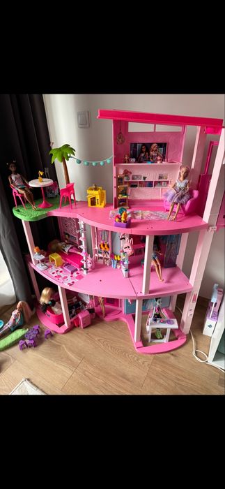 Къща на Barbie в много добро състояние
