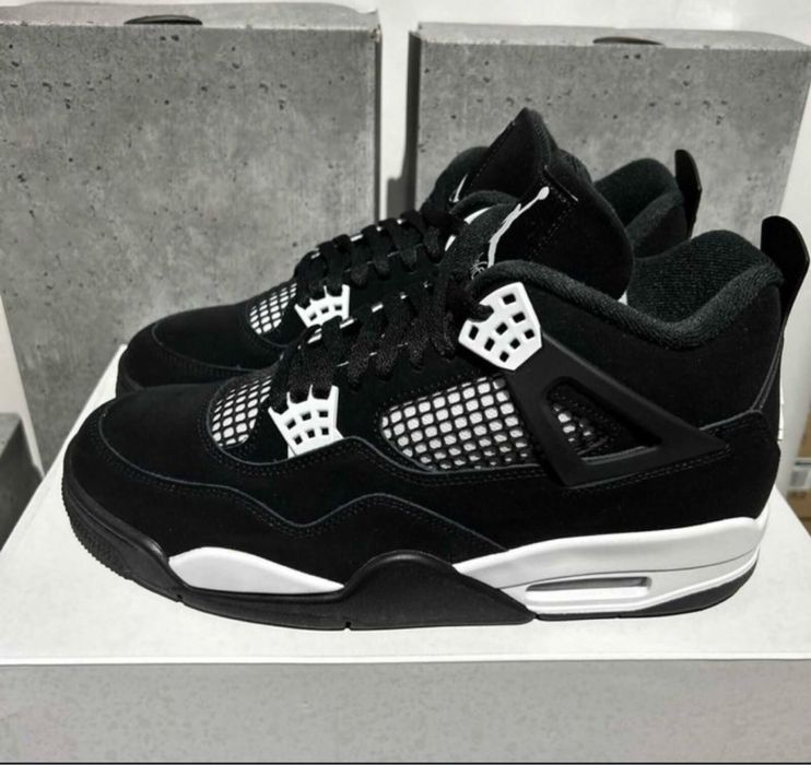 Jordan 4 white-thander