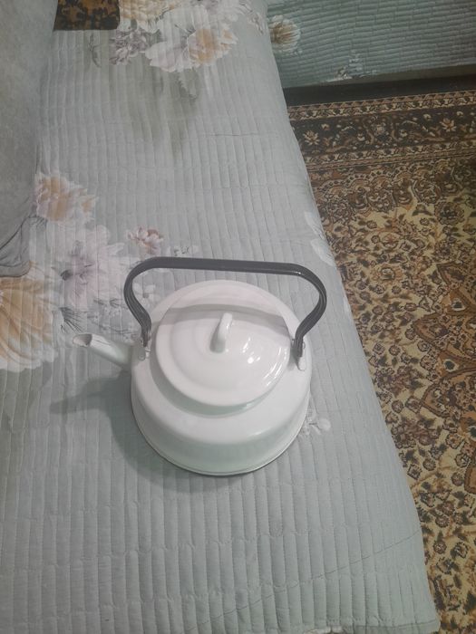 Продается эмалированный чайник