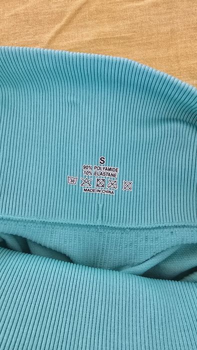 Еластичен спортен клин с повдигащ ефект