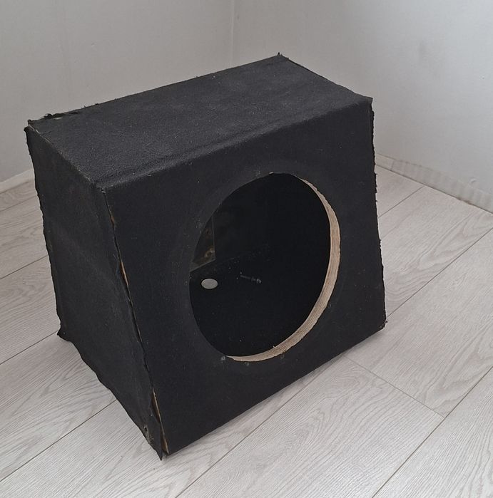 Пустой короб для сабвуфер буфер 12 дюйм 30см общитый карпедом