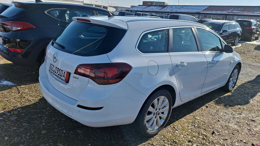 Opel astra j sport combi