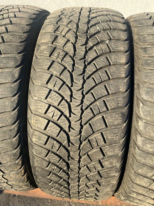 4 бр. зимни гуми 225/50/17 Kumho 6,5-7 mm DOT 2117