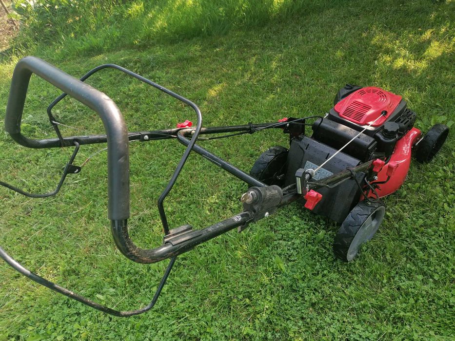 Masina de tuns  cu tractiune ,pornire cu demaror electric
