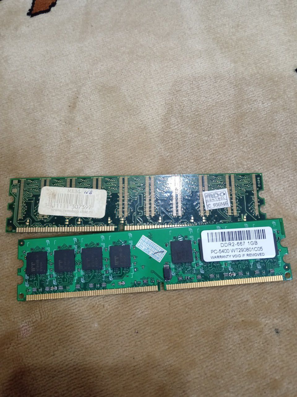 Продам DDR2 1GB.