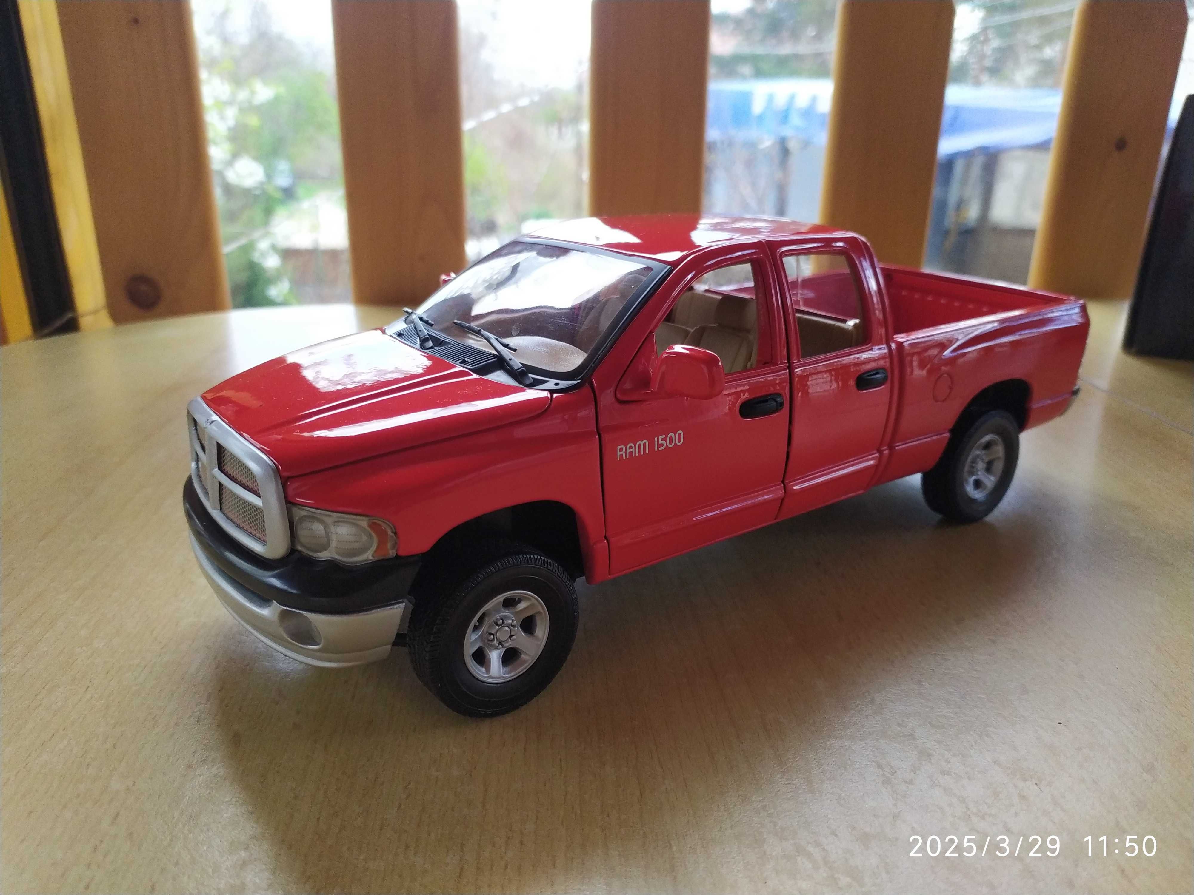 1:18 Метален модел на Dodge Ram 1500 Quad Cab MotorMax
