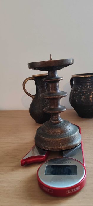 Масивни бронзови съдове