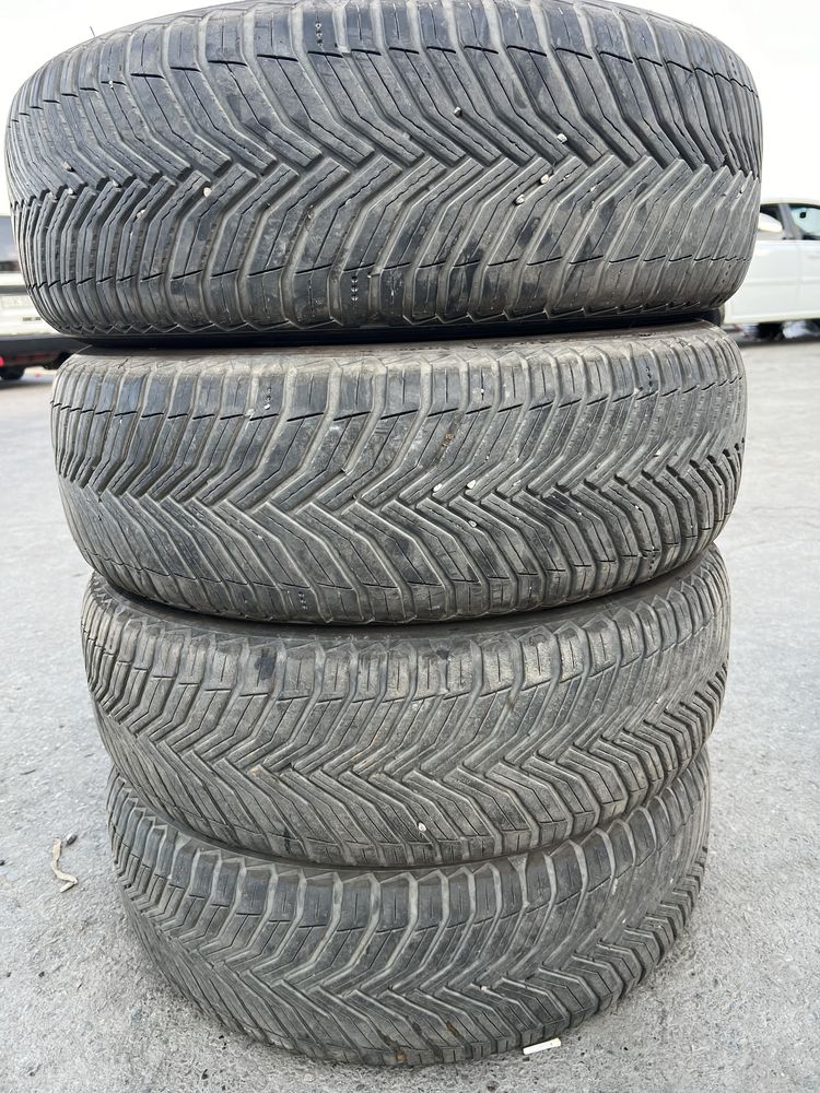 225.60.R17 Michelin.Сотилади.