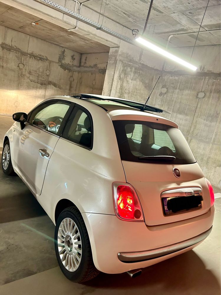 Fiat 500 versiune Lounge, 1.2l, 69cp, cutie manuala