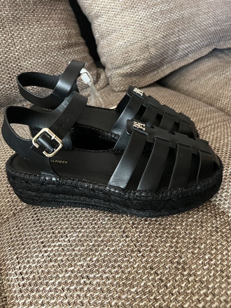Чисто нови сандали естествена кожа Tommy Hilfiger