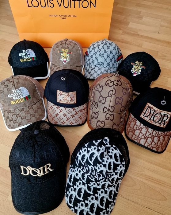 Sepci reglabile unisex,logo brodat, saculet, etichetă