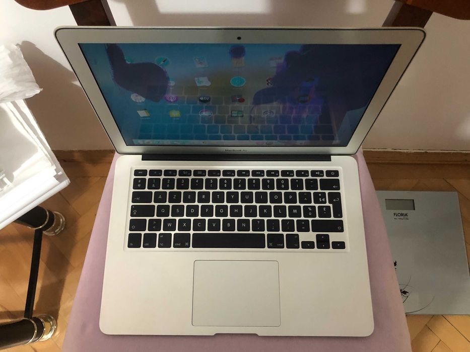 MacBook Air 13,3  2011, i5 1,7 GHz, 4 GB, SSD 256 GB, stare f. buna