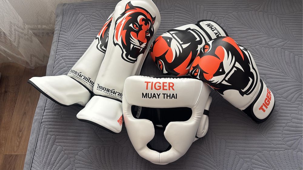 Срочно продам спортивный комплект для муа тай!!!