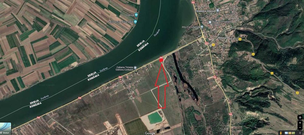 Vând teren intravilan în Hinova, langa dunare, cadastru , 2/3 loturi