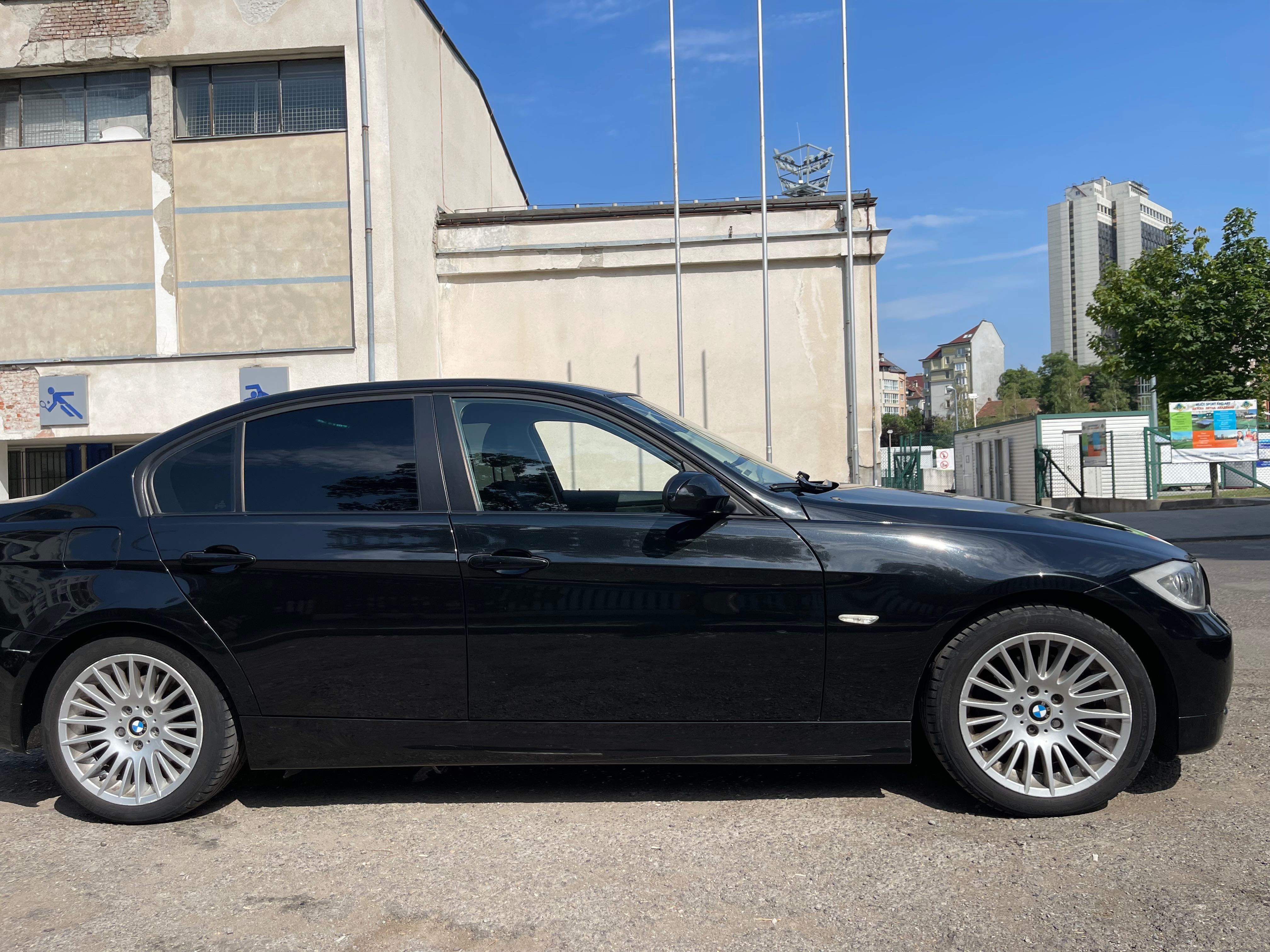 Продавам BMW 320I
