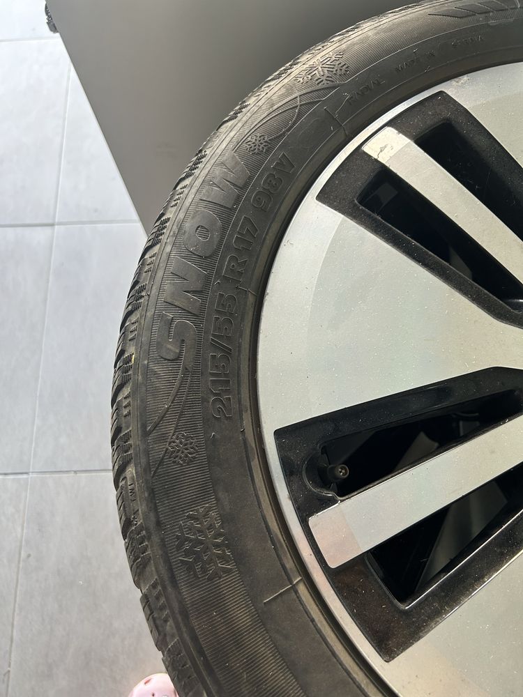 Jante aliaj VW + anvelope iarnă 215/55 R17 – Passat, Bacău