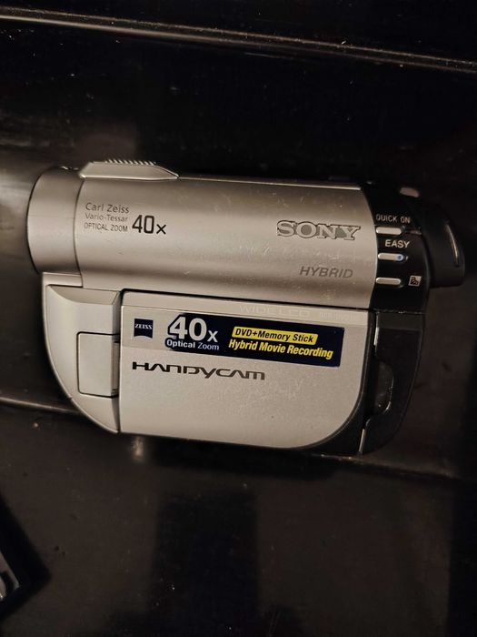Vând camera filmat hibrid Sony cu mini dvd și card foto