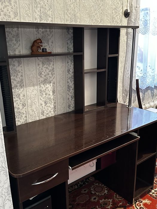 Продается компьютерный стол