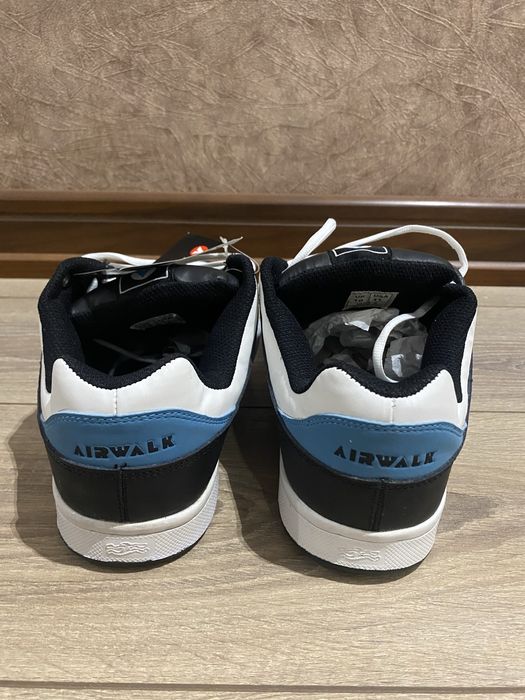 Krossovki razmer 10 - 44