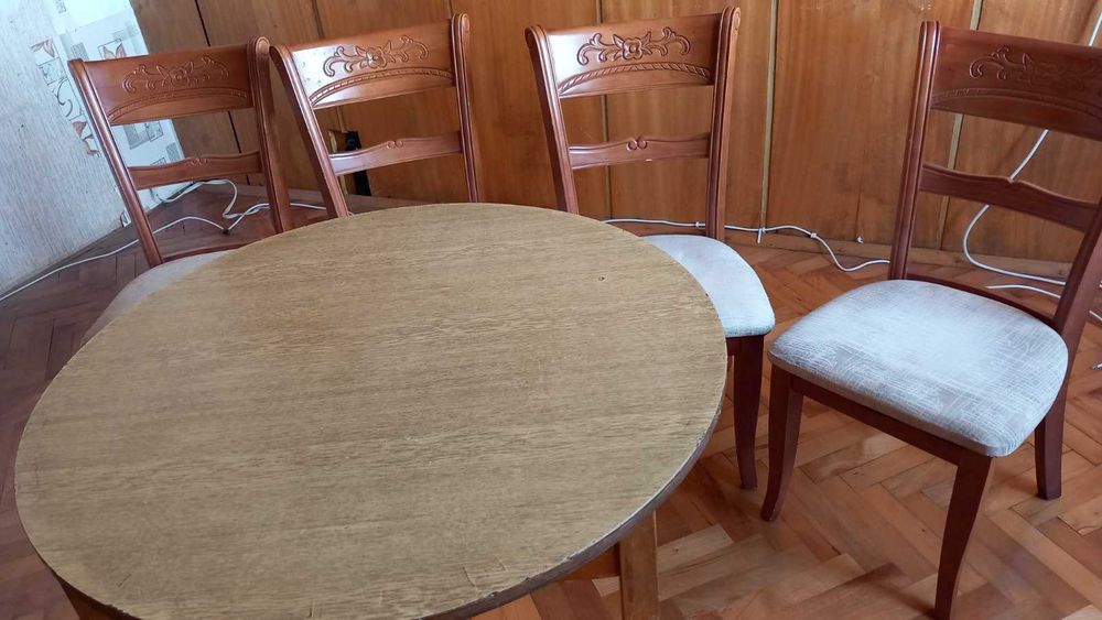 Подарява маса и 6 стола