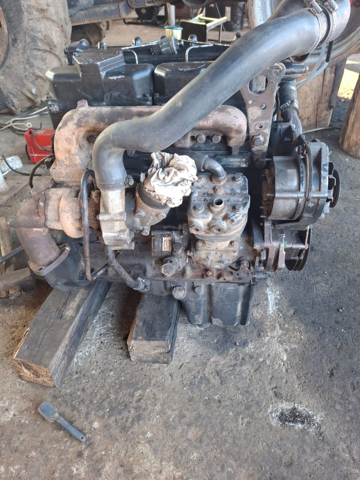 Vând motor Man 8163