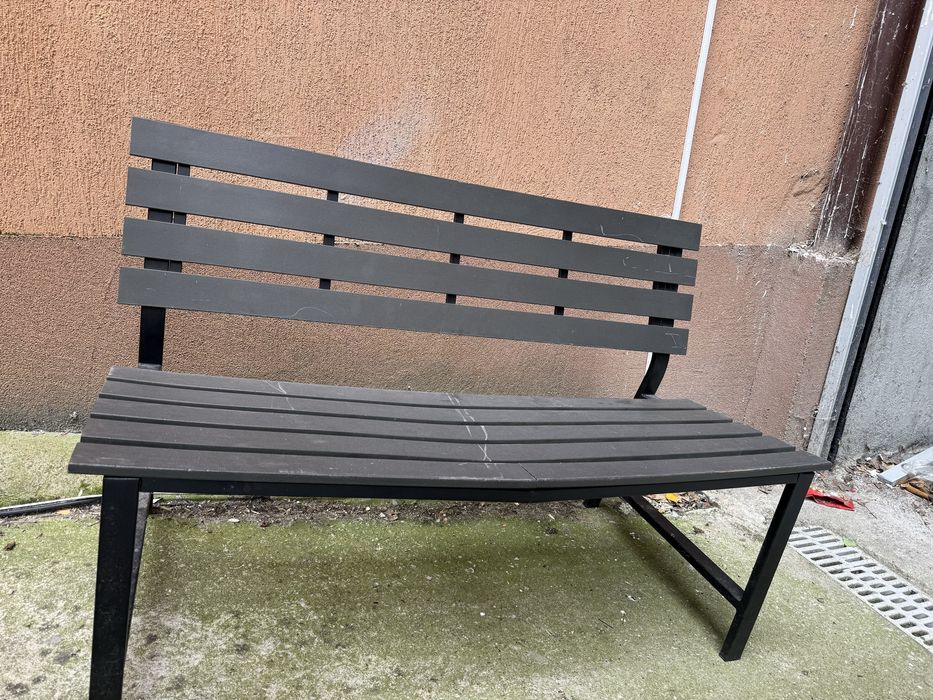 Градинска пейка