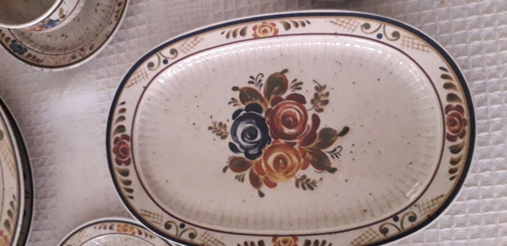 Serviciu de masa pentru 14 persoane din ceramica, rustic si frumos