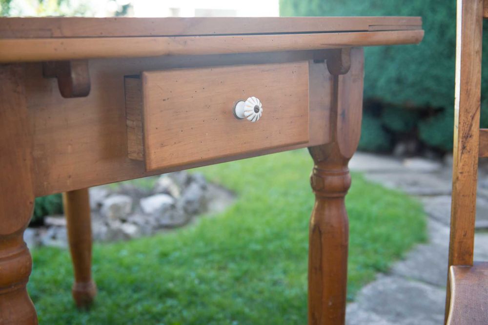 Masă din lemn extensibilă 8 persoane cu șase scaune