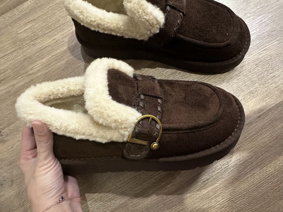 Теплые ботинки на зиму новые