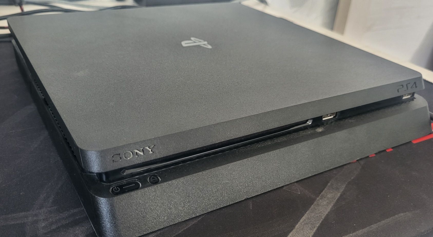 Идеальная PS4 Slim 1 ТБ | Почти не использовалась