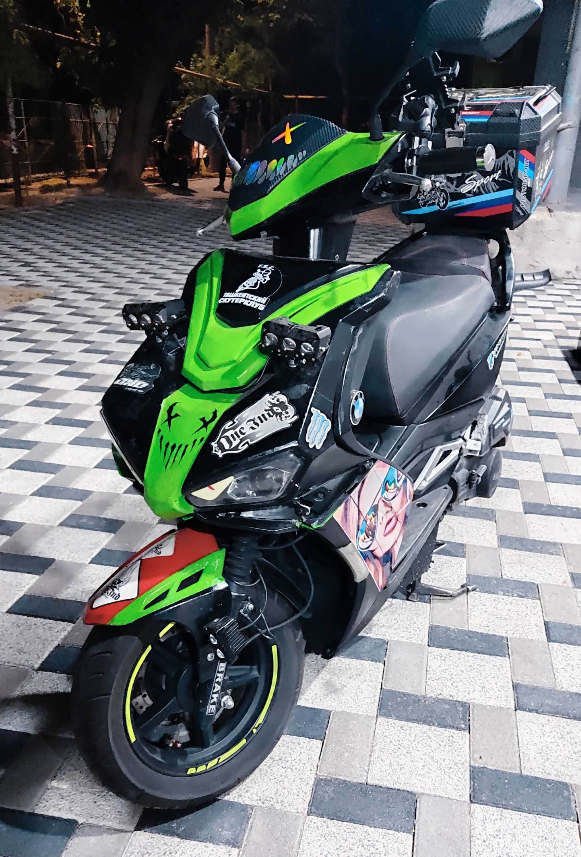 Срочно продаётся Скутер Kawasaki Italia R2