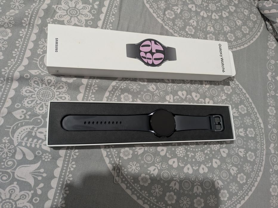 Smartwatch samsung galaxy watch 6 de 40 mm si casti galaxy buds live