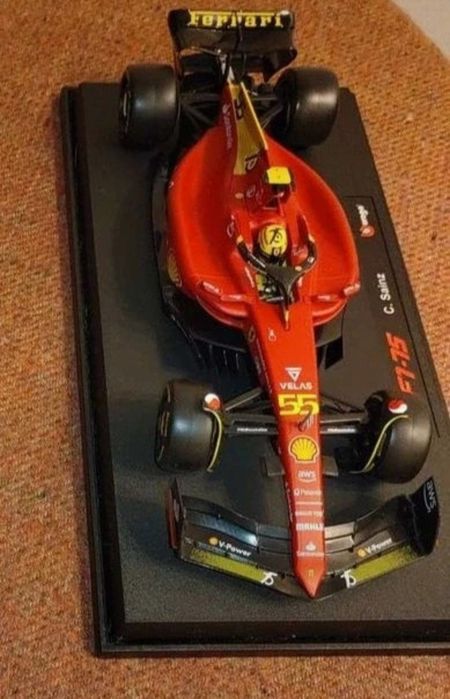 Macheta 1:18 F1-75 Monza livery 2022 Bburago Ferrari Carlos Sainz
