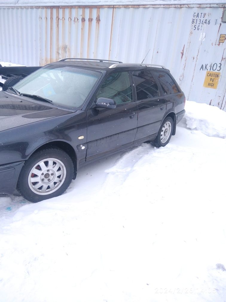 Автомобиль Audi 100 c4