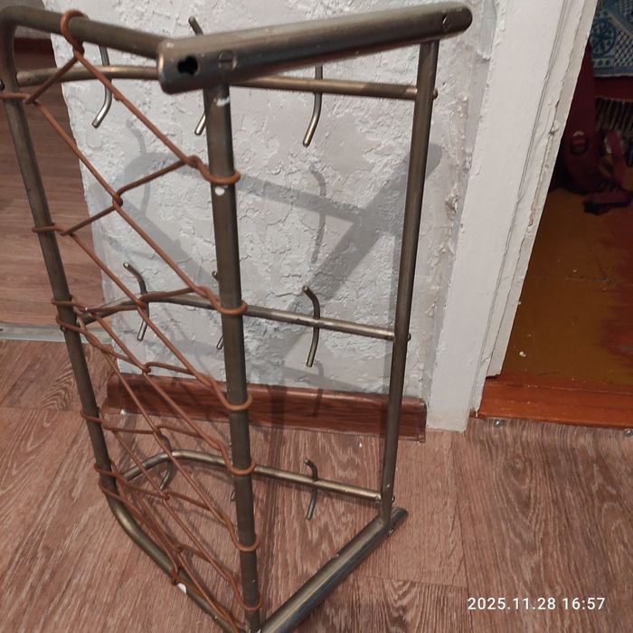 Продам вешалку для одежды