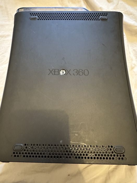 Vand xbox 360 plus un joc